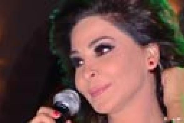 بالفيديو- "فبراير الكويت" يشهد تعثر إليسا للمرة الثالثة