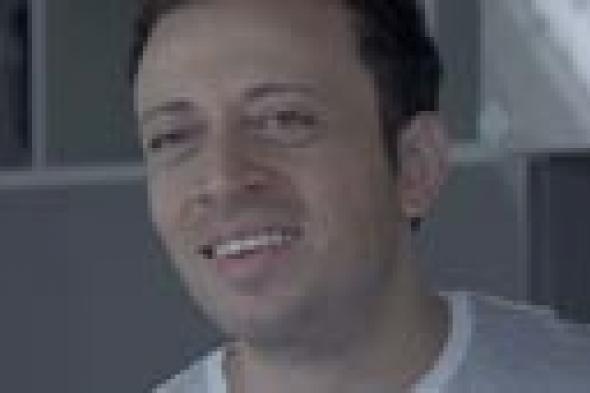 بالفيديو- لؤي يطرح "بحبك" من ألبومه الجديد "عايشها"