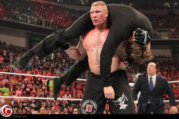 بالصور والفيديو- المصارع بروك ليسنر يطرد من WWE بعد إحداثه فوضه عارمة وبصقه على ستيفاني ماكمان!