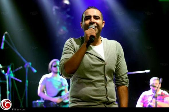 بالفيديو- محمد عدوية يعود للغناء من أجل الأيتام