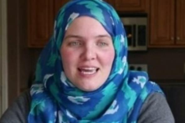 مسيحية أمريكية ترتدي الحجاب 40 يوما لرصد ما تتعرض له المسلمات