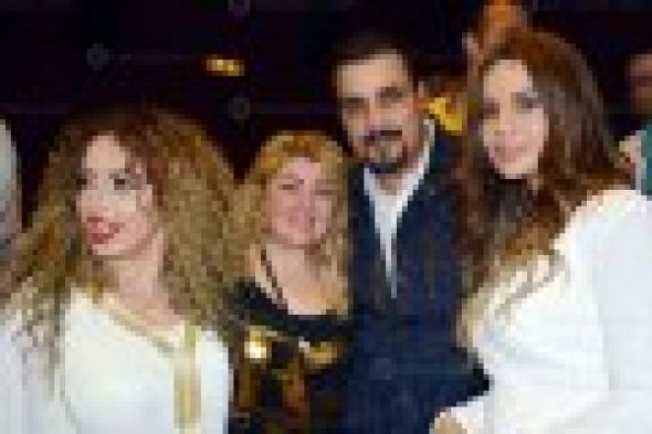 بالصور: مجدي كامل ومها أحمد يشاركان أبطال "تسعة" الاحتفال بالعرض الأول