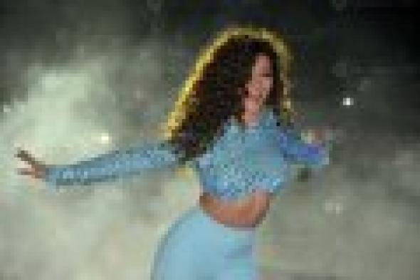 بالصور: ميريام فارس تتحدى برودة الجو وتشعل حفلها بـ"موسى كوست"