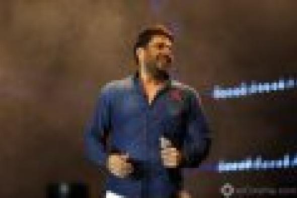 بالصور: حماقي يتألق على مسرح الصالة المغطاه بأغنياته الشهيرة