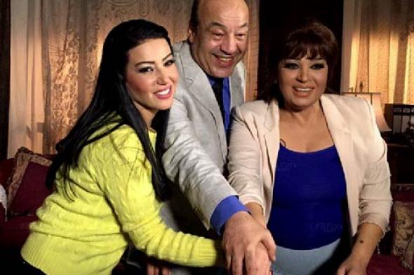 بالفيديو- سمية الخشاب تحتفل بعيد ميلاد فيفي عبده