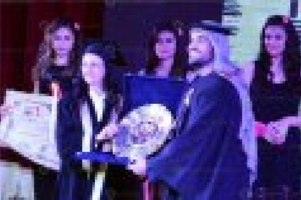 بالصور: الجسمي والرويشد يتسلمان الدكتوراه الفخرية في حفل أكاديمية الفنون