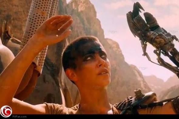 بالفيديو- تشارليز ثيرون تهيمن على أحدث إعلانات Mad Max
