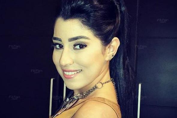 صورة- آيتن عامر تمارس "اليوجا"