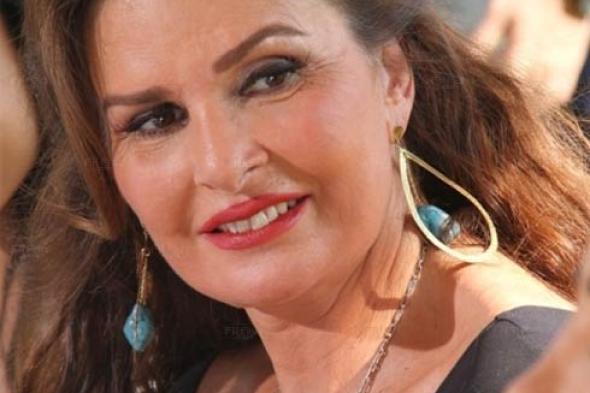 يسرا:خلع الحجاب حرية شخصية