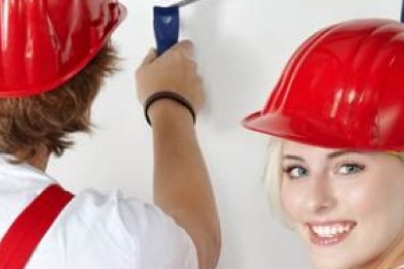 سوريات يتحدين الرجال ببعض الأعمال الشاقة ويثبتن نجاحهن