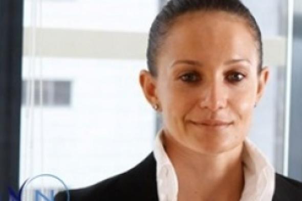 بالصور: المغربية نادية بن بهتان تنجح في قطع مضيق جبل طارق سباحة