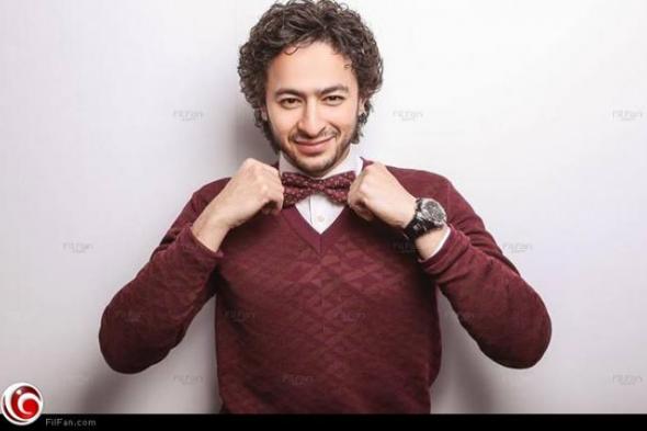 صورة- حمادة هلال يفاجئ جمهوره بصورته مع شقيقه في طفولتهما