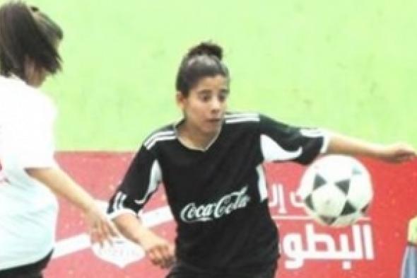 فتيات يمارسن رياضة كرة القدم في قطاع غزة المحافظ