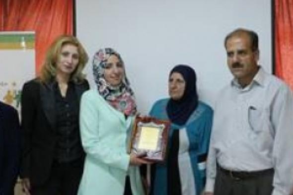 تكريم نساء فلسطينيات متميزات في المجتمع