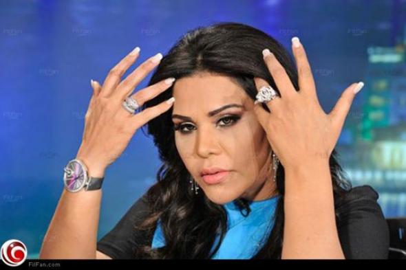 صور- أحلام تتخلى عن شعرها الطويل