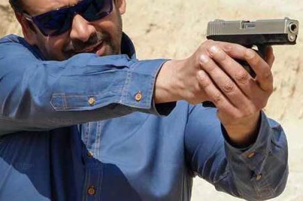 بالفيديو- كريم عبد العزيز سعيد بتدخين الحشيش مع والده وزوجته في أول إعلانات "وش تاني"
