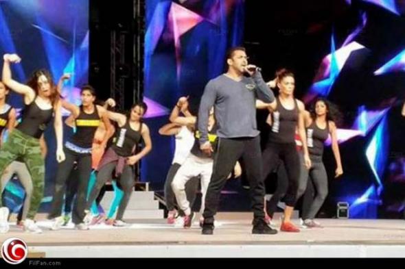 بالصور- سلمان خان وبريانكا تشوبرا يتألقان في حفل Arab Indo Bollywood Awards بدبي