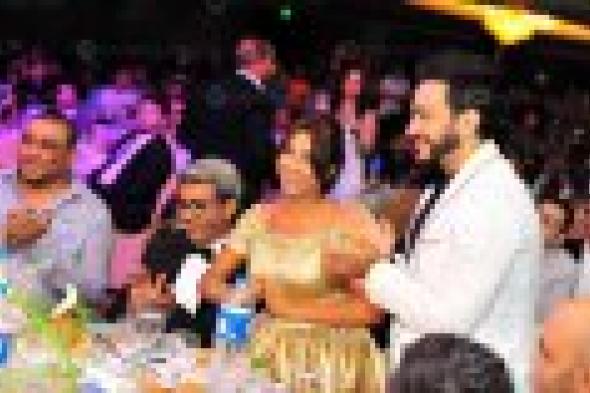 بالصور: ​شيرين وتامر حسني يستحوذان على نصيب الأسد من جوائز "ميما 2015"