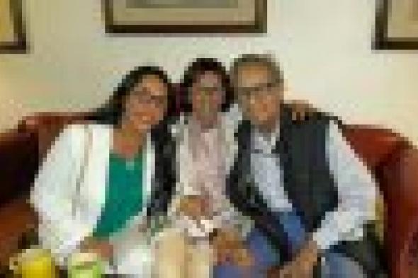 بالصور: وزيرة الثقافة المغربية السابقة تزور نور الشريف للاطمئنان على صحته