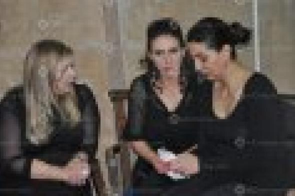 بالصور: الحزن يخيم على نجوم الفن في عزاء سامي محمد علي