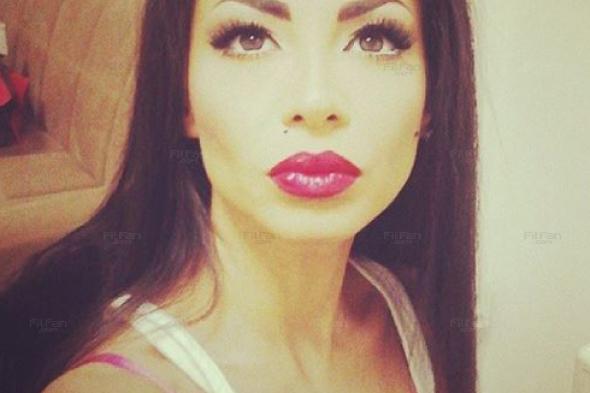 بالصور- بعد تهربها منه لثلاث سنوات.. هكذا أصبحت دوللي شاهين عقب مقلب "رامز واكل الجو"