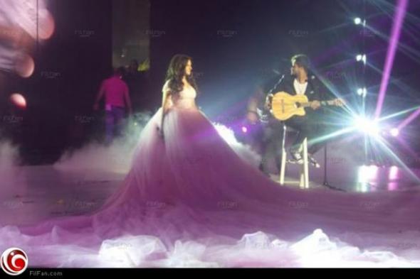 بالصور- دنيا سمير غانم تقدم استعراضا غنائيا بصحبة The 5.. وجمهور The XFactor يقارن بينها وبين أداء إليسا