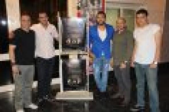 بالصور: تامر مهدي يحتفل بعرض "أزمة" داخل دار الأوبرا المصرية