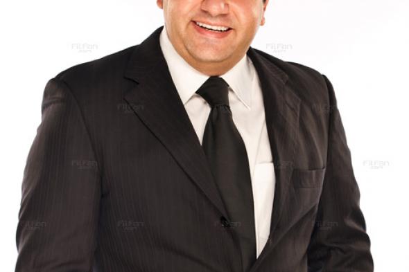 إدوارد باكيا من "هبوط اضطراري": لو سمحت نزلنا هنا