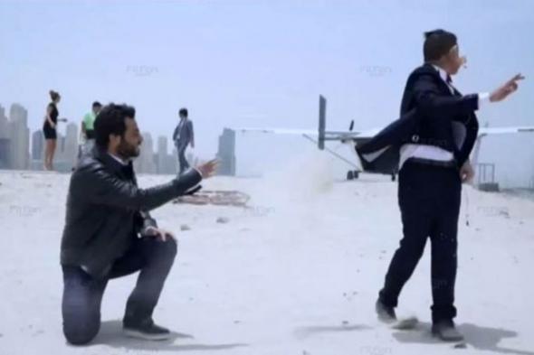 بالفيديو- نيشان يلقي "رامز واكل الجو" بوابل من الحجارة والسباب