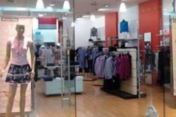 جدل في فرنسا بعد اشتراط متجر تسوق الفصل بين النساء والرجال