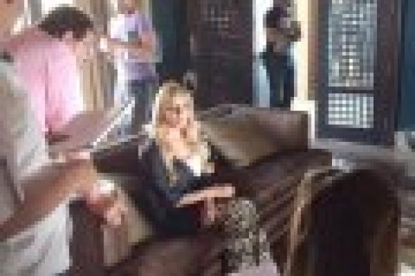 إيمان أبو طالب: عمرو يوسف لم يكن يعرف بمشاركتي في "ظرف أسود"، ومثَّلت بالصدفة