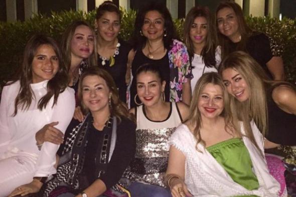 بالصورة: غادة عبد الرازق تحتفل بعيد ميلادها وسط عائلتها وأصدقائها