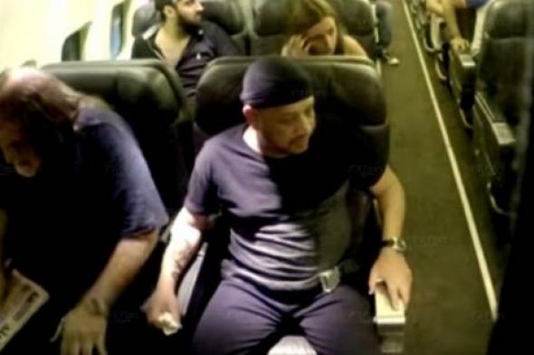 بالفيديو- عصام كاريكا أول فنان يلتقط Selfie بعد مقلب "هبوط اضطراري"!