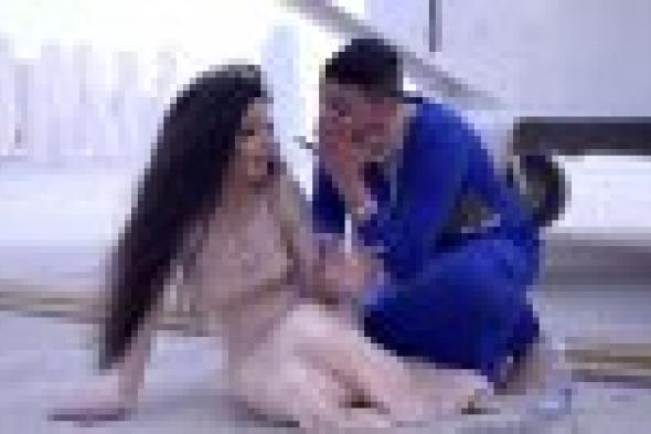 بالفيديو.. رامز جلال لدوللي شاهين في "رامز واكل الجو": أنتِ حامل؟