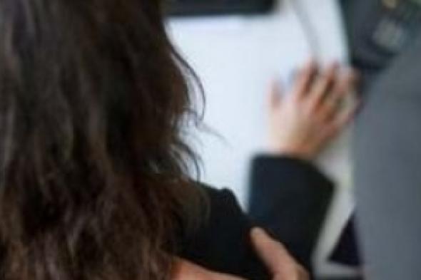 سكرتيرة بإحدى الشركات: عندما رفضت تحرش رئيسي بالعمل طردني