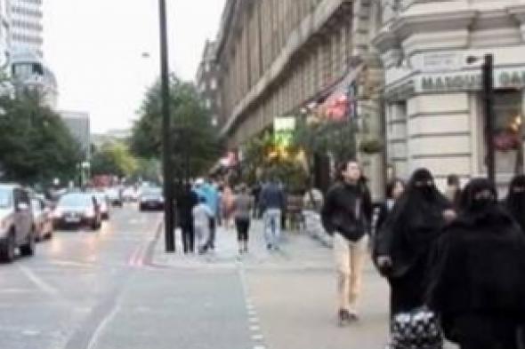 الشرطة الفرنسية توزع منشورات لتذكير السائحات الخليجيات بمنع النقاب