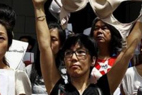 امرأة تهاجم شرطيا “بنهديها” بحسب قاض صيني