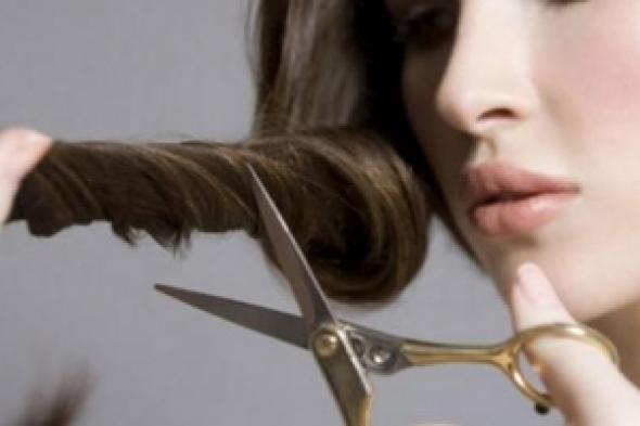 قص الشعر لدى النساء أولى خطواتهن نحو الاكتئاب