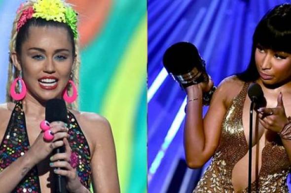 بالصور والفيديو- 5 تصرفات رفعت بها مايلي سايرس سقف الجرأة في MTV VMA 2015