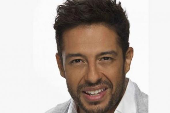محمد حماقي.. موظف في مكتبه