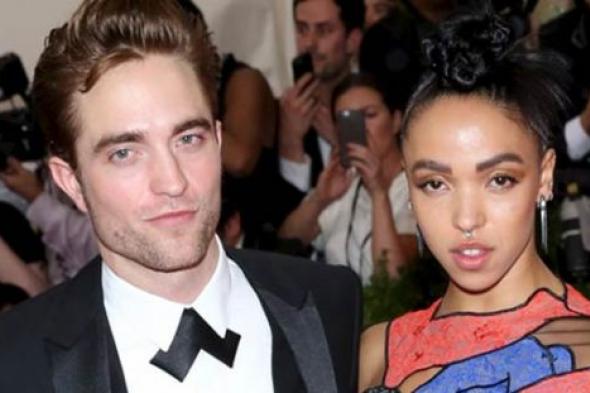 روبرت باتينسون‎ يرد على التعليقات العنصرية حول خطيبته ذات الأصول الإفريقية