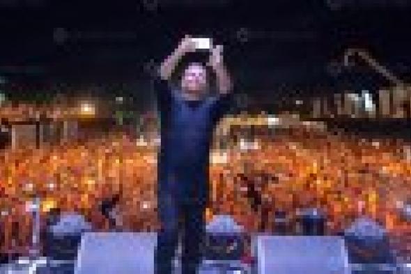 بالصور: عمرو دياب يُشعل حفل العيد في "موسى كوست"