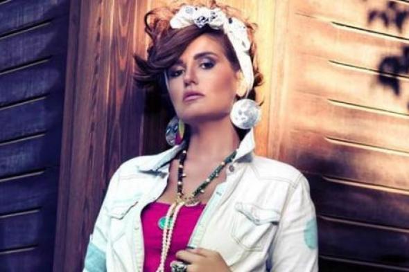 صورة- هنا شيحة تستعيد ذكريات طفولتها