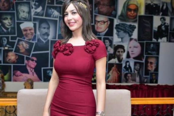 بالصور- جنات تبرز خسارتها لوزنها بفستان أحمر أنيق