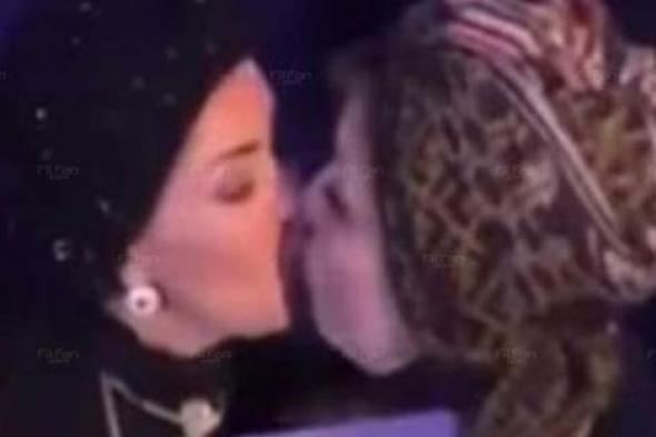 بالصور- سهير رمزي تشارك صابرين احتفالها بعيد ميلادها الـ49