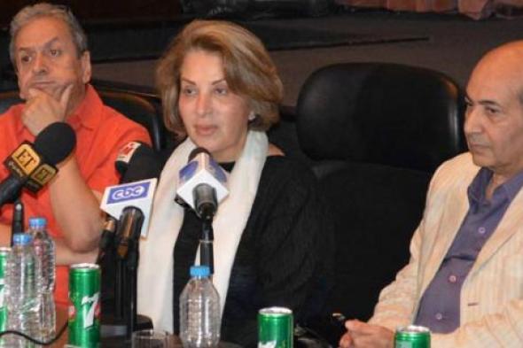 بالصور- بوسي محتفظة بجمالها بدون مكياج