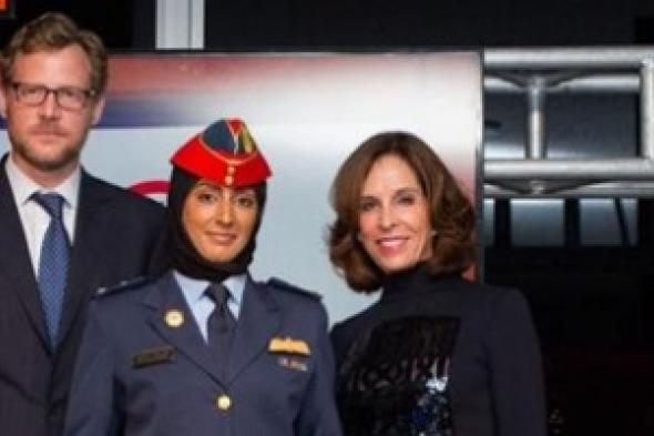 مريم المنصوري تتسلم جائزة "محققو التغيير" الآسيوية لعام 2015 في حفل بمقر الأمم المتحدة.