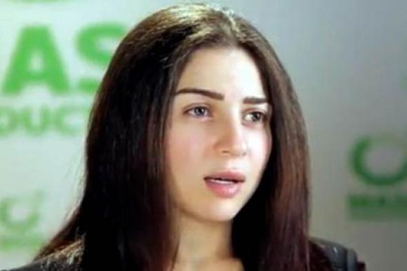 بالفيديو- مي عز الدين توضح سبب رفضها تقديم المزيد من أجزاء "عمر وسلمى".. وتكشف عن معنى وشمها