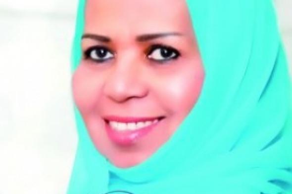 في حديث خاص لوكالة أخبار المرأة : الشاعرة الإماراتية كلثم عبد الله تبحر بالقصيدة في  عالم من الجمال والروعة فنجد نكهة أخرى للشجن والمتعة في تذوق شعرها