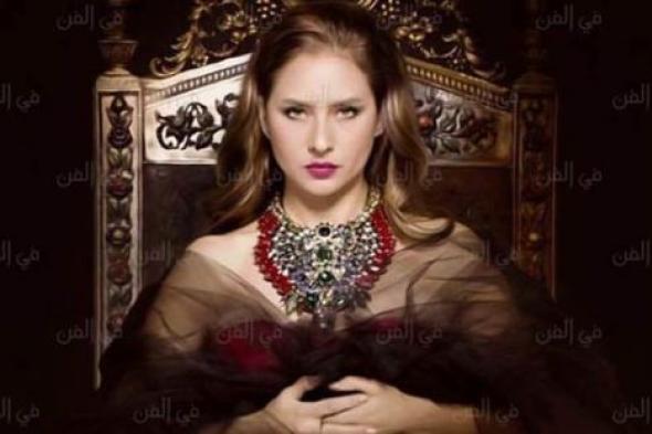 بالصور- نيللي كريم بالسيجارة في أحدث جلسة تصوير